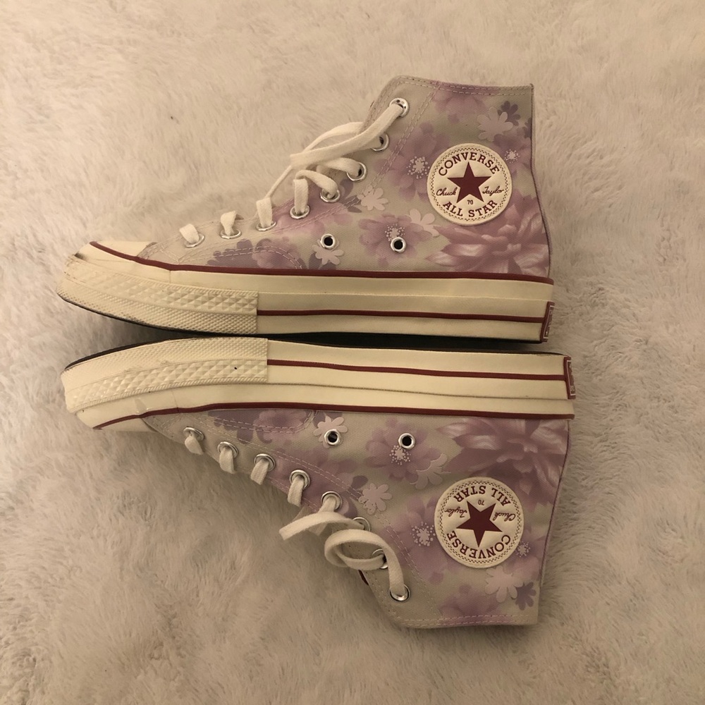 Women’s High Top Converse Chuck Taylor - Picture 7 of 7